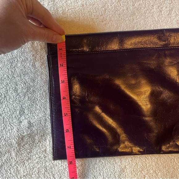 Saks Fifth Avenue vintage leather clutch, eggplant plum purple - Picture 7 of 8